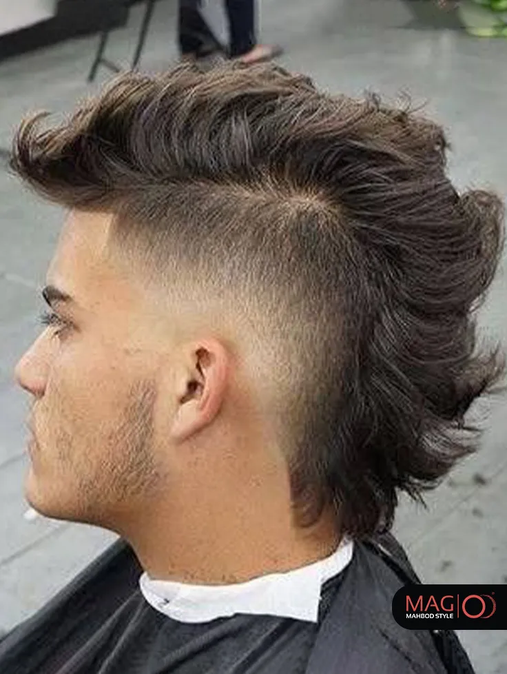 عکس پسر مو فرفری با ماسک