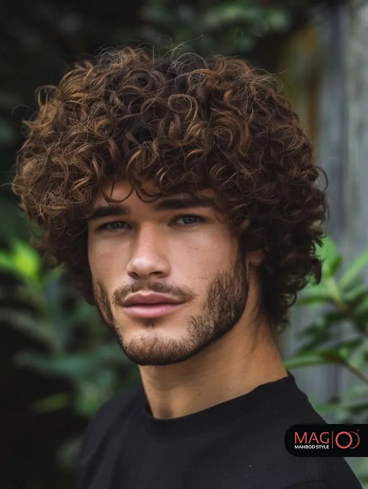 عکس پسر مو فرفری با ماسک