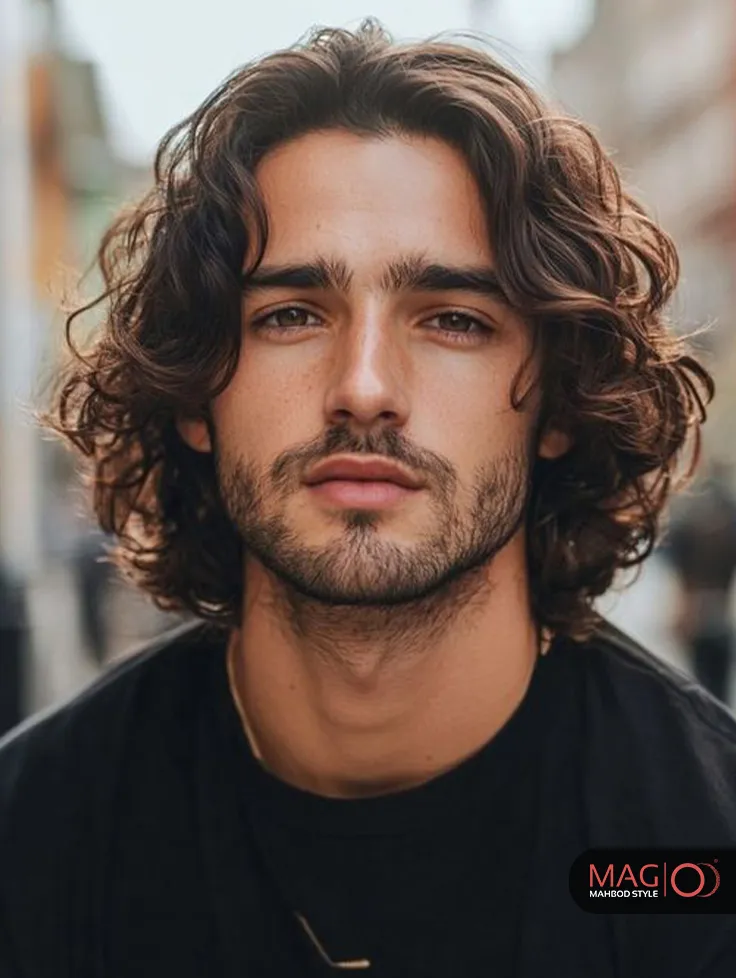 عکس پسر مو فرفری با ماسک