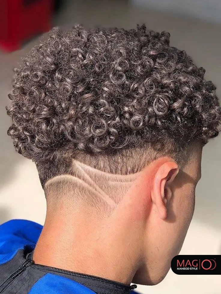 عکس پسر مو فرفری با ماسک