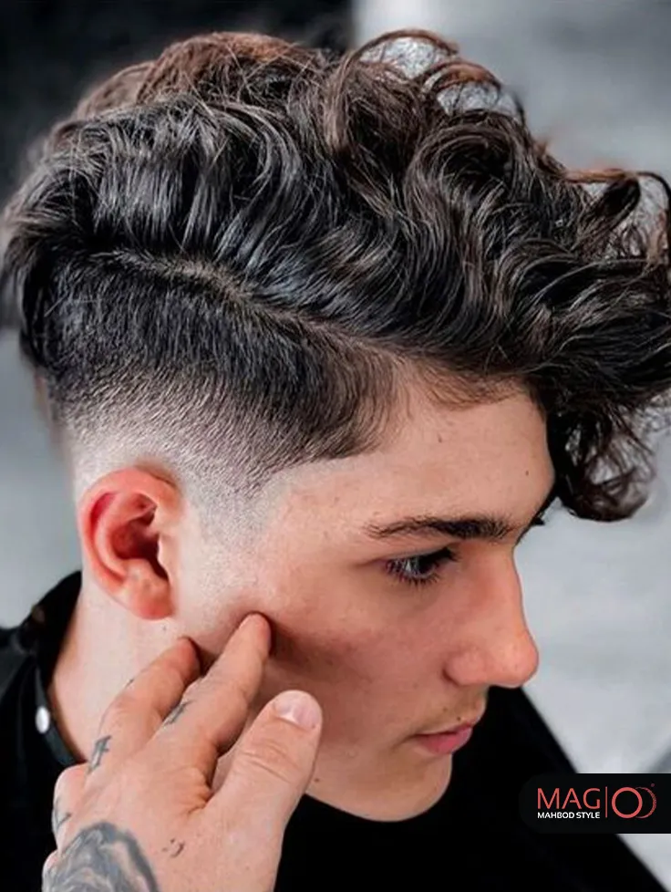 عکس پسر مو فرفری با ماسک