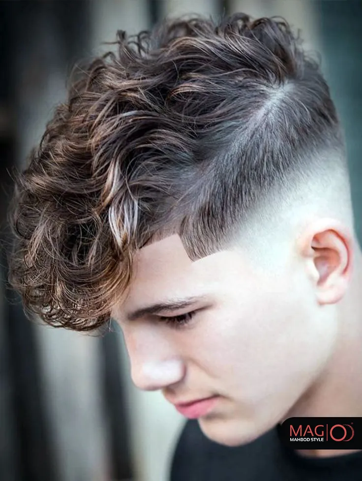 عکس پسر مو فرفری با ماسک